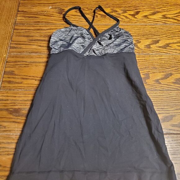 Lululemon black embrace tank size 6 - Picture 7 of 7